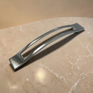Vesta Krom Dolap Kulpu 160 mm – Modern Metal Tasarım